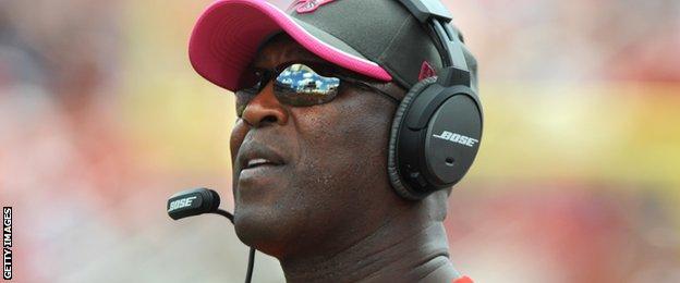 Tony Dungy bests protege Lovie Smith