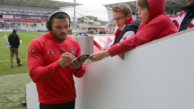 Young Ulster autograph hunters secure the signature of Springbok wing Bryan Habana before the lunchtime kick-off in Belfast