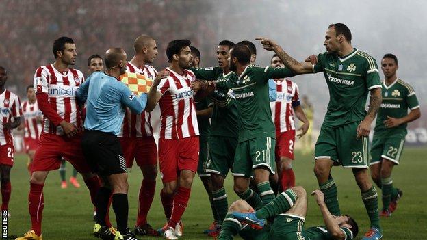 Olympiakos and Panathinaikos players argue during the derby between their sides