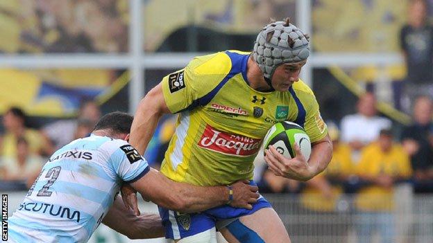 Jonathan Davies in action for Clermont