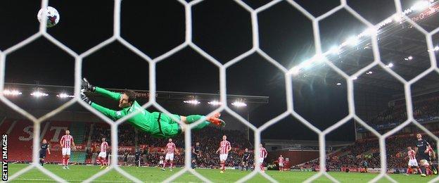 Graziano Pelle scores