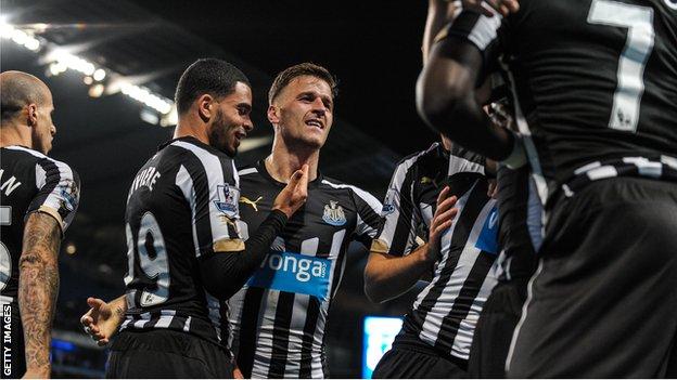 Ryan Taylor (centre) and his Newcastle team mates