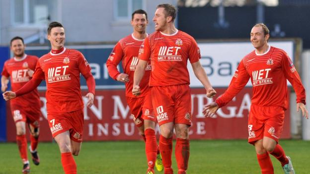 Portadown players run to congratulate Mark McAllister after he scores what proves to be the winning goal in the 3-2 victory over Glenavon