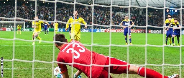 Eden Hazard has his penalty saved against Maribor