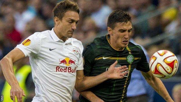 Salzburg's Stefan Ilsanker challenges Celtic striker Stefan Scepovic