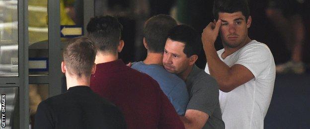 Ricky Ponting visiting Phillip Hughes in hospital