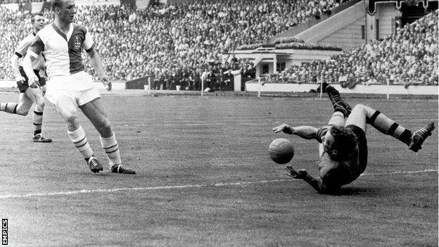 Malcolm Finlayson kept a clean sheet at Wembley in Wolves' last FA Cup final victory - against Blackburn in 1960