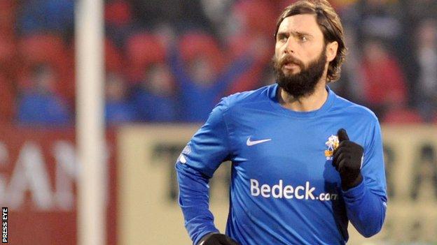 Gary Hamilton is free to play for Glenavon against Dungannon Swifts
