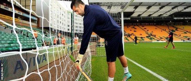 Australian and Reading goalkeeper Adam Federici placed a cricket bat behind his goal for his side's match against Norwich