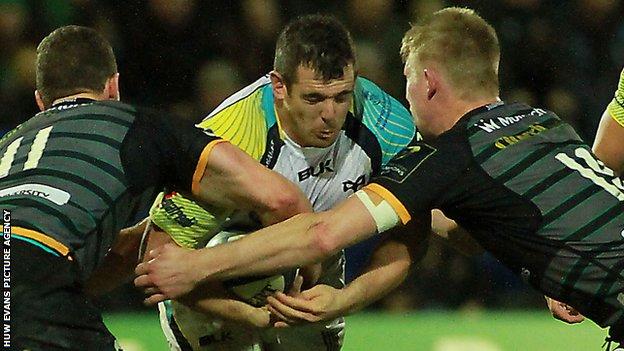 Aaron Jarvis tackled by George North (L) and James Craig (R)