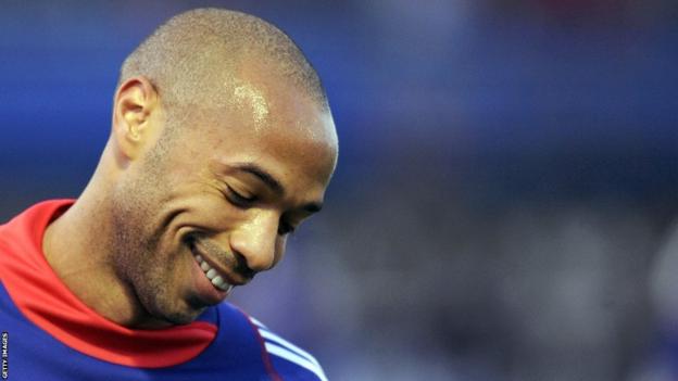 French national football team's captain Thierry Henry smiles while attending a training session, on November 11, 2009