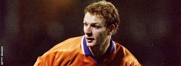 Gary Doherty playing for Luton Town