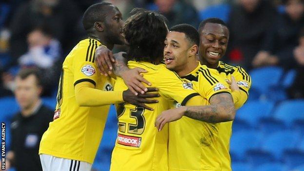 Brentford players celebrate after Jota Peleteiro Ramallo scores their third goal