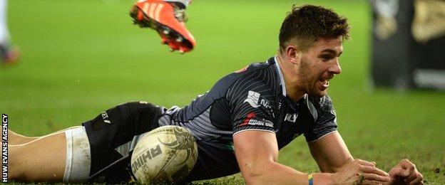 Rhys Webb scores