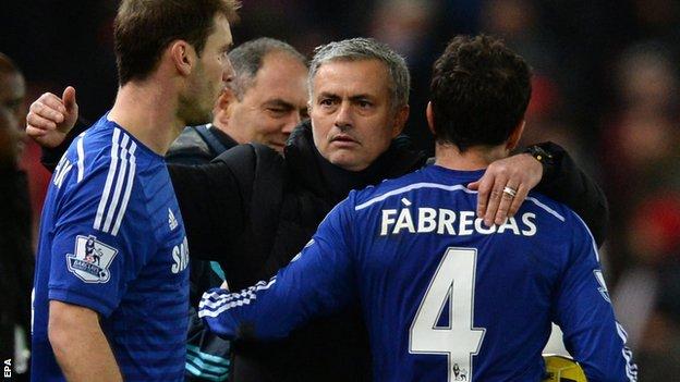 Jose Mourinho celebrates with Branislav Ivanovic and Cesc Fabregas