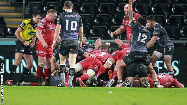 Referee Marius Mitrea awarded Ospreys a try from this driving maul