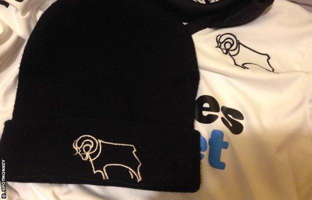 Derby hat and scarf