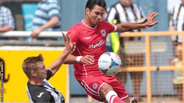 Javi Guerra in rare action for Cardiff City