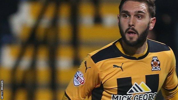 Greg Taylor: Cambridge United captain signs new one-year contract - BBC  Sport