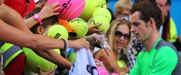 Andy Murray signs autographs in Melbourne
