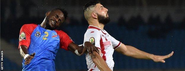 Tunisia's midfielder Youssef Msakni battles with DR Congo defender Issama Mpeko