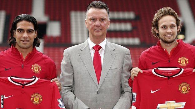 Manchester United manager Louis Van Gaal (centre) with Radamel Falcao (left) and Daley Blind