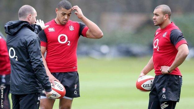 Mike Catt talks tactics with Luther Burrell and Jonathan Joseph