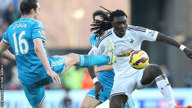 Bafetimbi Gomis in action for Swansea against Sunderland