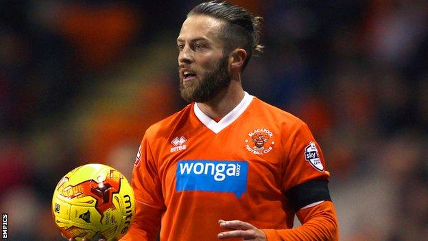 Tom Kennedy: Rochdale full-back agrees new contract - BBC Sport