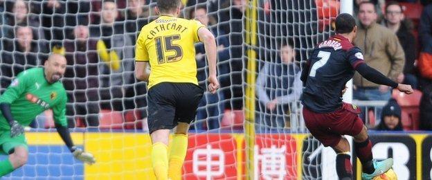 Lewis Grabban (right)