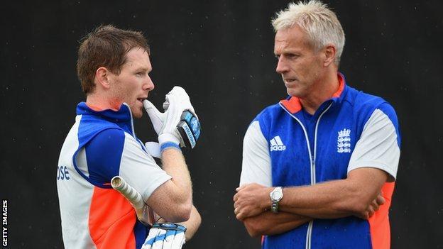England captain Eoin Morgan talks to coach Peter Moores