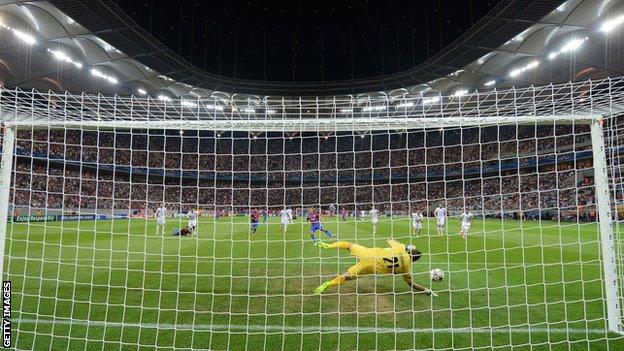 BBC World Service - World Football, The Fight for Steaua Bucharest