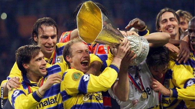 Parma celebrate winning the 1999 Uefa Cup