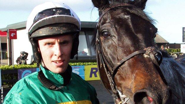 Cheltenham: Jockey Mark Walsh to miss Festival with arm break - BBC Sport