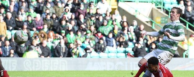 Midfielder Stefan Johansen finished neatly to send Celtic into a 4-0 lead against Aberdeen