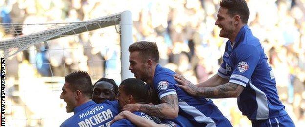 Cardiff City celebrate Macheda's goal against Charlton