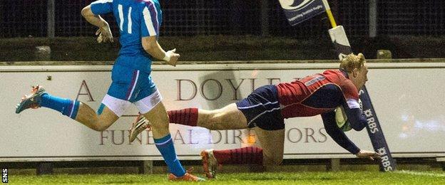 Alec Coombes scores for Scotland Under-20 against Italy