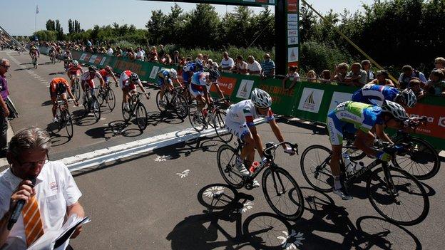 Brian Cookson: Doping young cyclists is 'child abuse' - BBC Sport