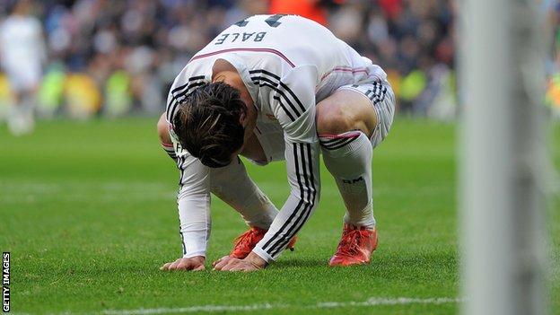 Gareth Bale bows his head after missing an easy opportunity