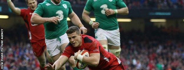 Scott Williams came on as a replacement for centre Jamie Roberts to score a try for Wales