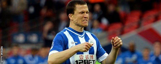 Gary Caldwell suffers pain while playing for Wigan