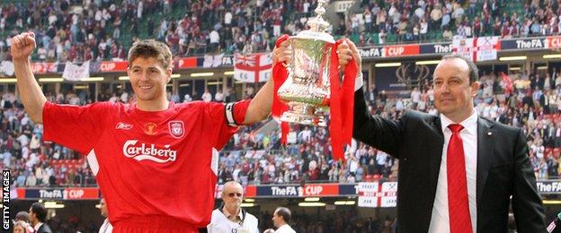 Steven Gerrard celebrates the 2006 FA Cup triumph with boss Rafael Benitez