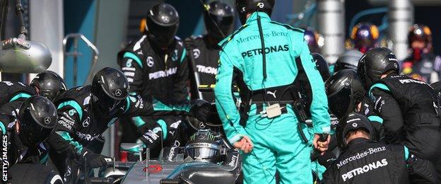 Mercedes pit stop at 2015 Australian Grand Prix