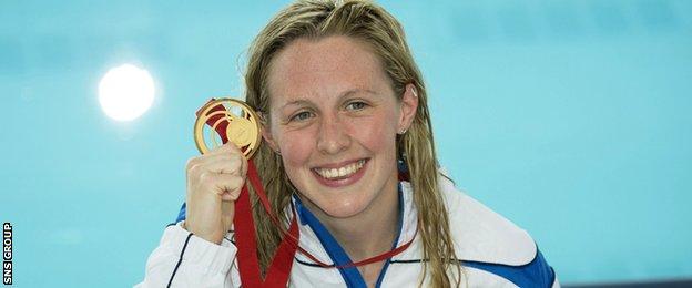 Hannah Miley shows off her Commonwealth Games gold medal