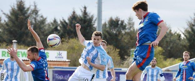 Inverness and Dundee players