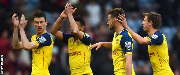 Arsenal players celebrate winning at Burnley