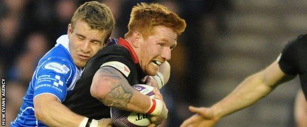 Jonathan Evans tackles Roddy Grant at Murrayfield