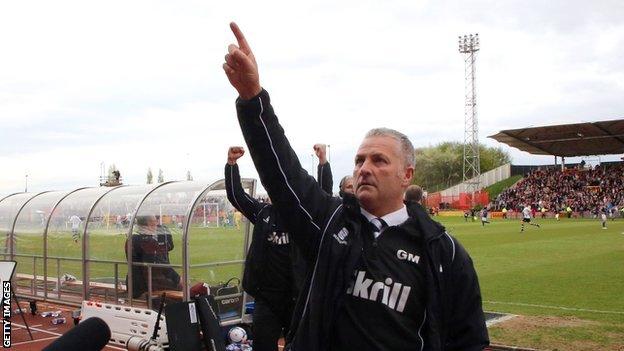 Gateshead manager Gary Mills