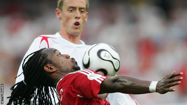 Brent Sancho and Peter Crouch during the 2006 World Cup in Germany