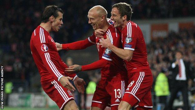 Gareth Bale and Wales team-mates